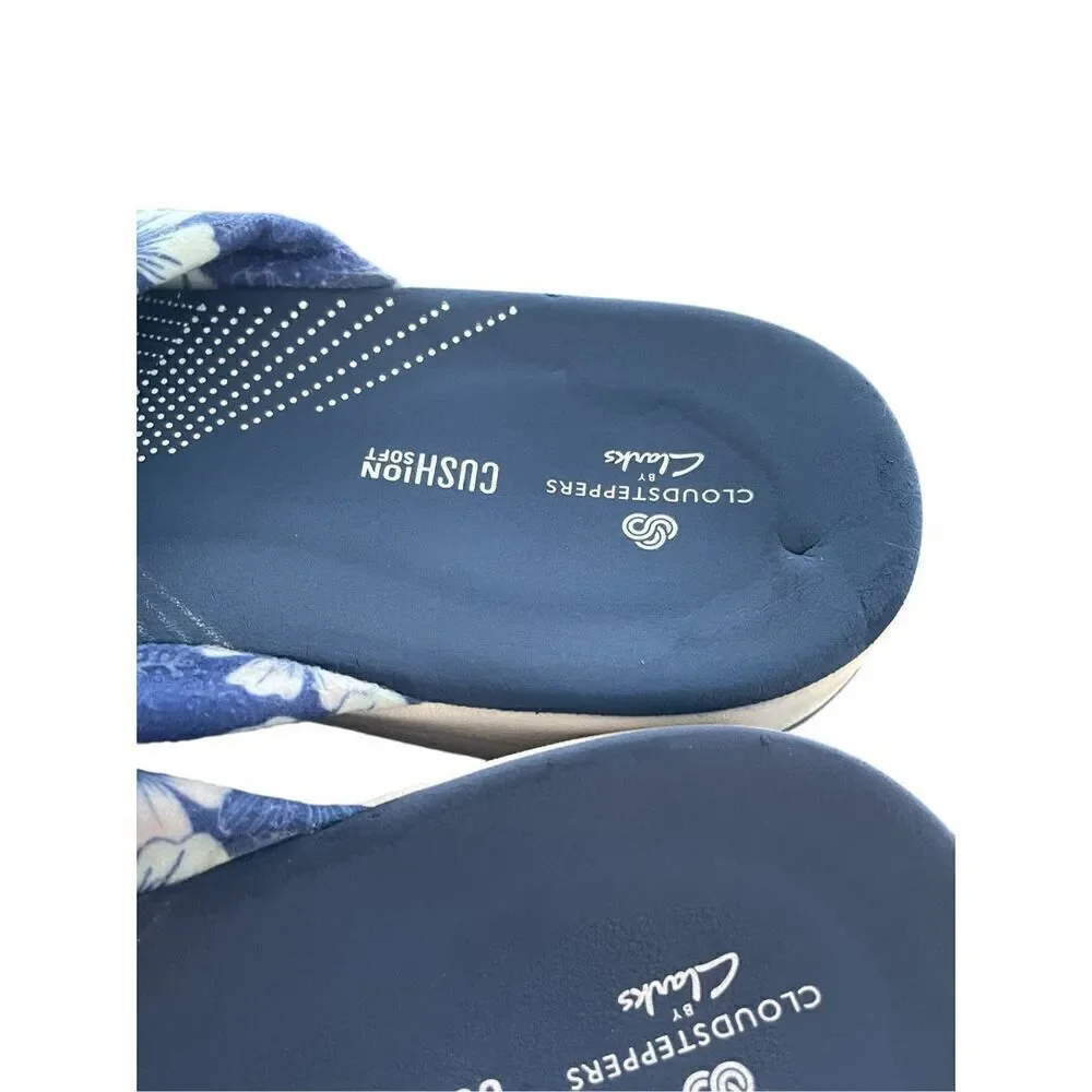 Women’s Clarks Aria Gibson Blue Floral Fabric Thong Sandals Size 10